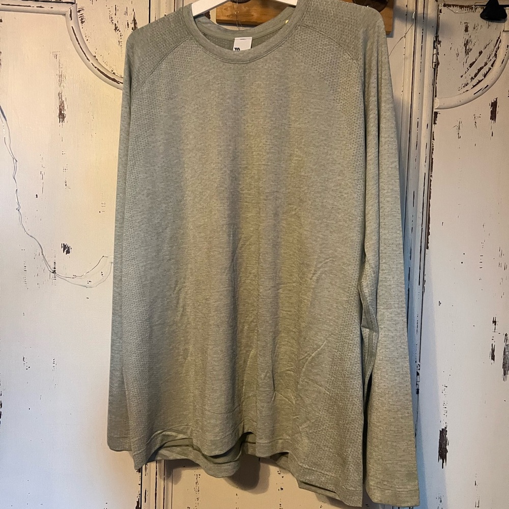 All in Motion Gray Long Sleeve performance Tee Relaxed Fit